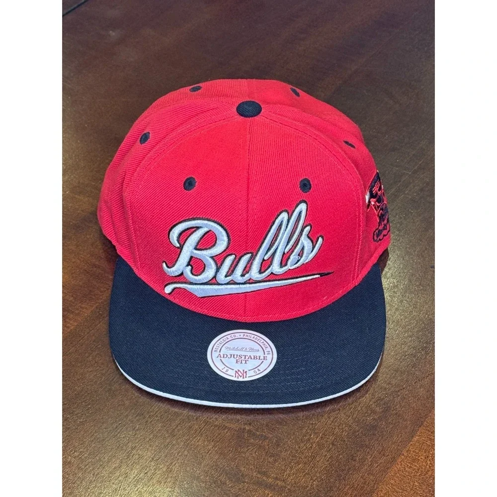 Mitchell & Ness Chicago Bulls Hardwood Classics Script Snapback OSFA